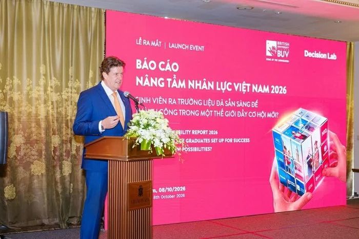 Ông Rick Bennett – Phó Hiệu trưởng kiêm Phó Chủ tịch BUV nhấn mạnh việc BUV công bố toàn văn báo cáo và cam kết tiếp tục duy trì nghiên cứu định kỳ vì lợi ích chung của ngành giáo dục. (Ảnh: Cao Quang)