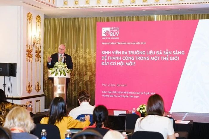 Ông Paul Bennett – Giám đốc Điều hành khối Marketing và Tuyển sinh BUV phát biểu tại Lễ công bố. (Ảnh: Cao Quang)