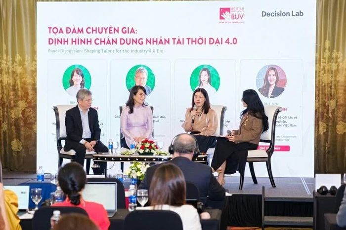 Các chuyên gia cùng trao đổi, thảo luận tại Tọa đàm. (Ảnh: Cao Quang)