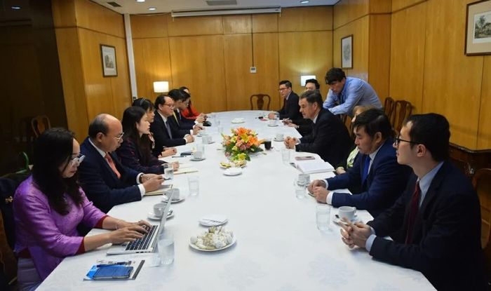 Đoàn và Ủy ban Đối ngoại Thượng viện Chile. (Nguồn: Đại sứ quán Việt Nam tại Chile)