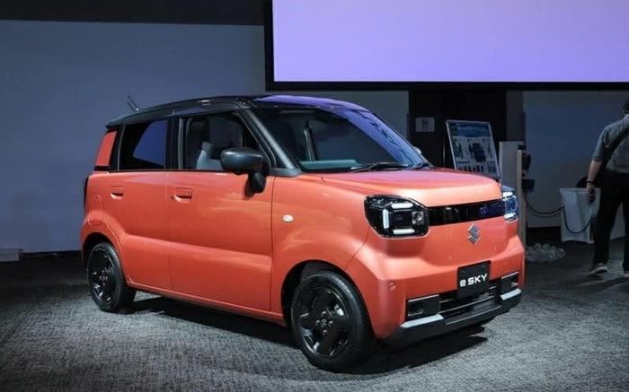 eSky vẫn giữ kiểu dáng hatchback 5 cửa của bản ý tưởng nhưng được điều chỉnh lại.