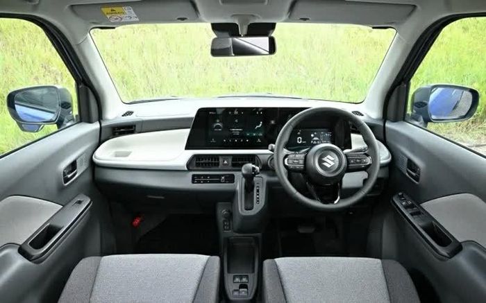 Khoang cabin của Suzuki eSky được bố trí 4 chỗ ngồi.