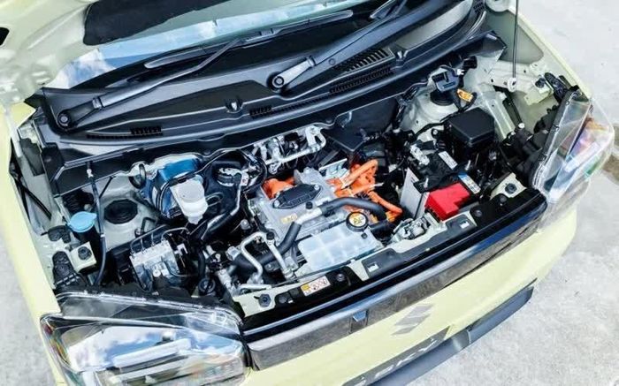 Điểm đáng chú ý của Suzuki eSky nằm ở hệ truyền động điện được phát triển trên nền tảng Heartect e.