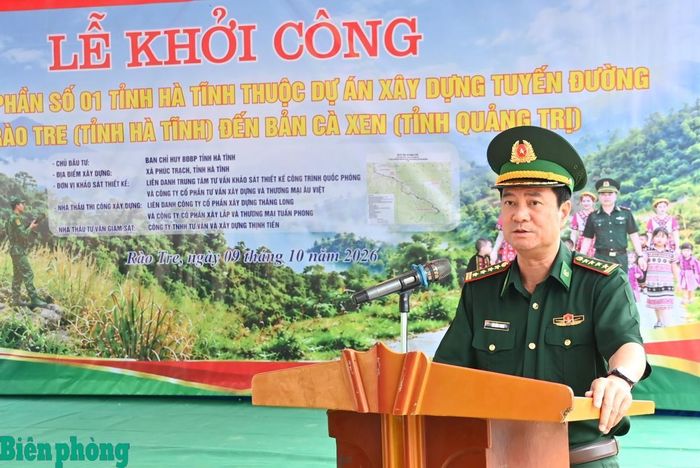 Đại tá Bùi Hồng Thanh, Chỉ huy trưởng Bộ đội Biên phòng tỉnh Hà Tĩnh phát biểu, giao nhiệm vụ cho các đơn vị liên quan. Ảnh: Thanh Giang