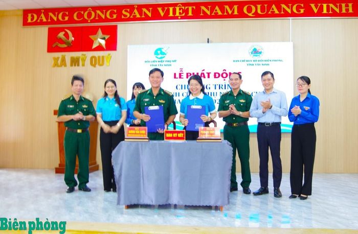 Lãnh đạo hai đơn vị ký kết nội dung phối hợp thực hiện Chương trình “Đồng hành cùng phụ nữ biên cương” giai đoạn 2026 - 2030. Ảnh: Hải Bằng