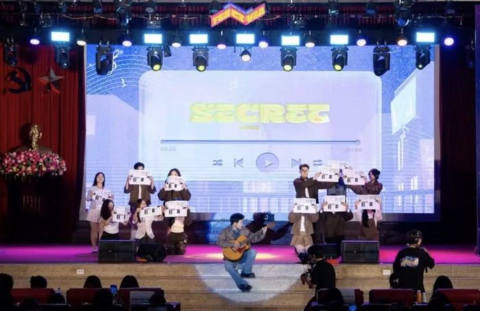 Bài hát “Secret” vang lên với những giọng ca đầy nội lực.