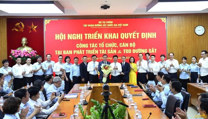 Thành lập Ban phát triển tài sản và TOD đường sắt thuộc Tập đoàn Đường sắt quốc gia Việt Nam. Ảnh: VNR.