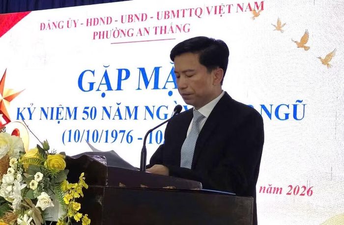 Chủ tịch UBND phường An Thắng Đặng Công Nhiên phát biểu tại buổi gặp mặt. Ảnh: Thanh Hải