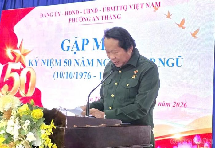 Chủ tịch Hội Cựu TNXP Việt Nam Thân Đức Nam phát biểu tại buổi gặp mặt. Ảnh: Thanh Hải
