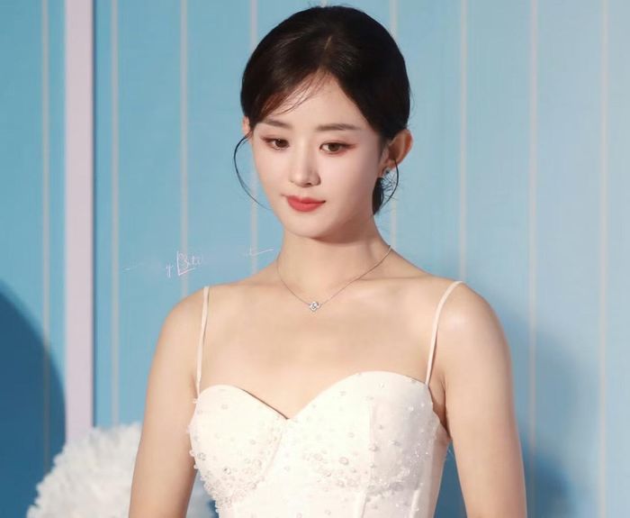 Triệu Lệ Dĩnh rời đường đua sự nghiệp trong thời gian dài, khiến người hâm mộ lo lắng.