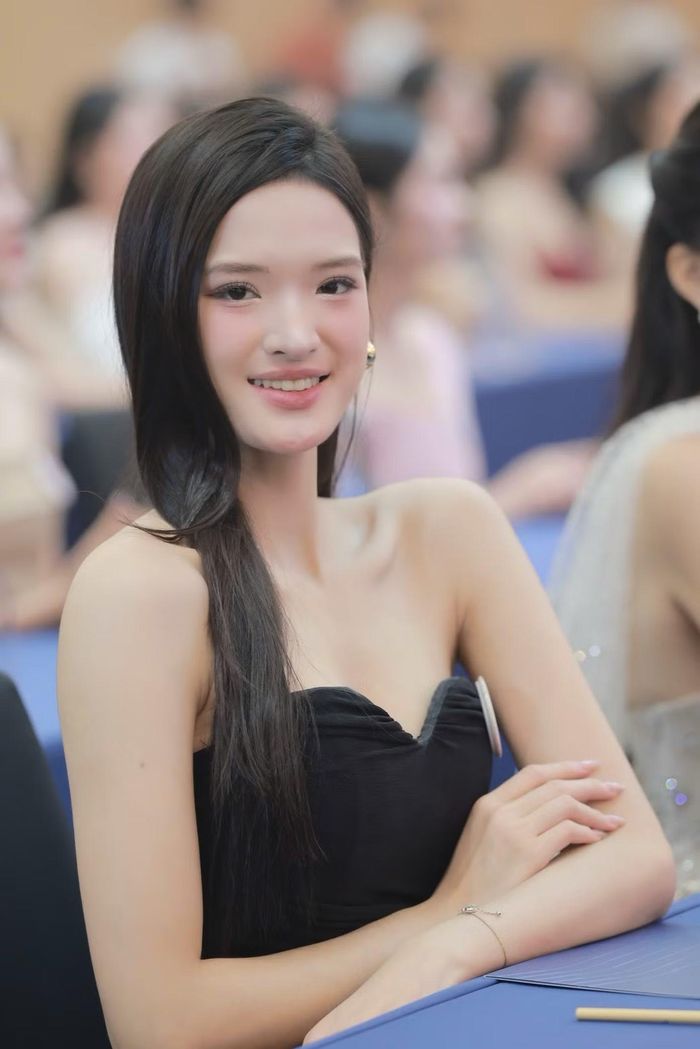 Hành trình 53 thí sinh trải dài nhiều địa phương. Các cô gái có những chuyến đi tìm hiểu văn hóa, lịch sử, con người và thực hiện các dự án cộng đồng tại Lai Châu, Tuyên Quang, Bắc Ninh cùng nhiều địa điểm khác. Những trải nghiệm này được ban tổ chức xem là một phần quan trọng trong quá trình hoàn thiện thí sinh, bên cạnh việc chuẩn bị cho sân khấu.