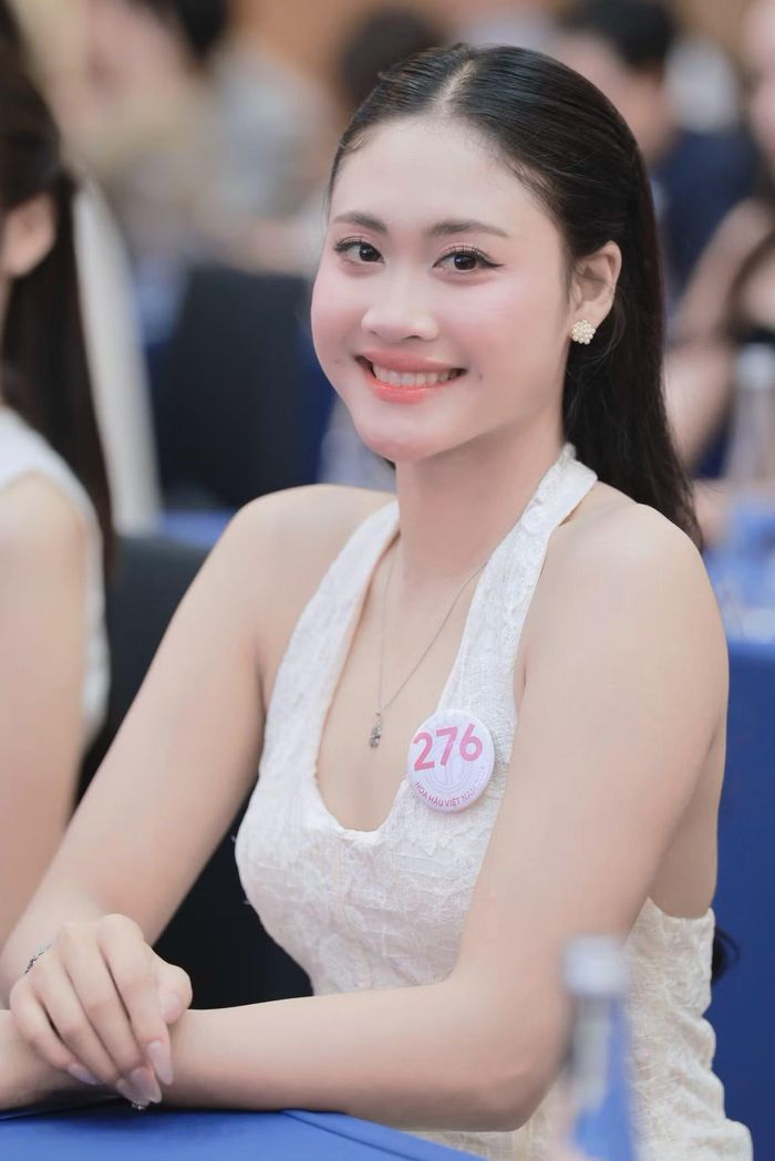 “Em không đặt áp lực phải vào chung kết. Điều em mong muốn là khi bước xuống sân khấu, mình không tiếc vì đã chưa cố gắng hết sức", thí sinh Nguyễn Thị Hạnh (SBD 276).