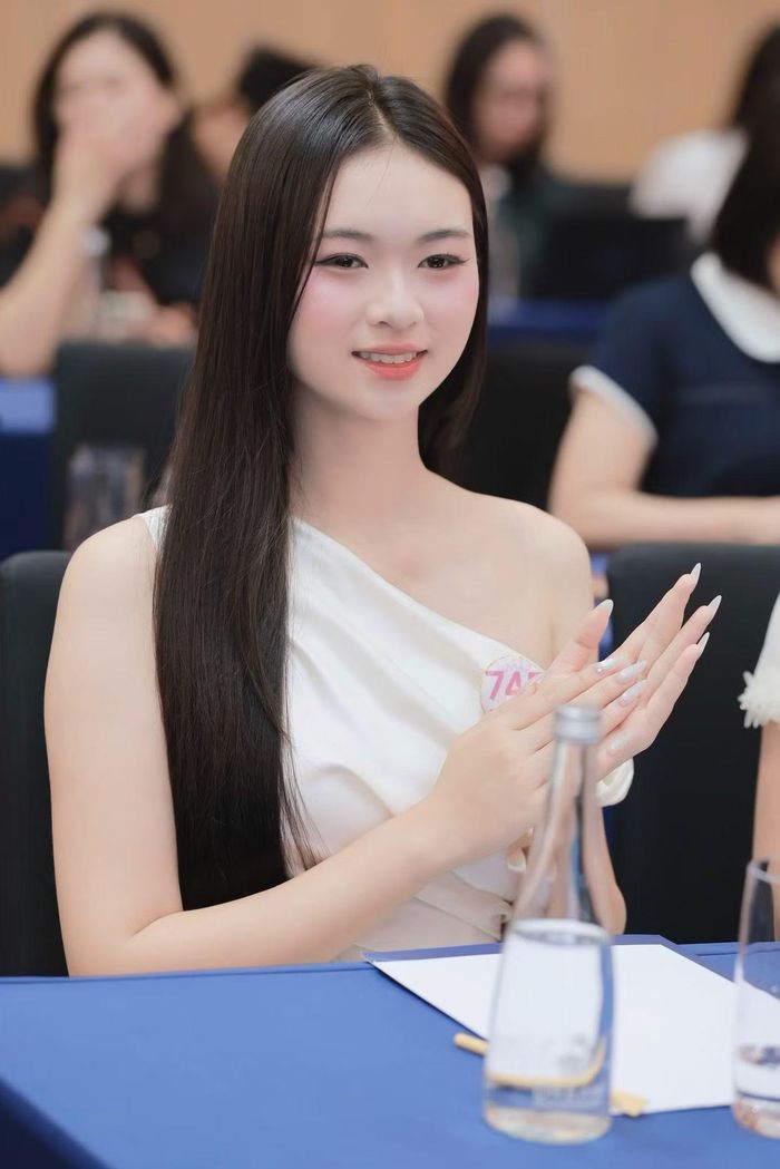 Từ những bước đi còn chưa vững trên giày cao gót đến khả năng làm chủ sân khấu, hành trình tập luyện giúp nhiều thí sinh thay đổi rõ rệt. Trước chung khảo, các cô gái bước vào giai đoạn tăng tốc, hoàn thiện từng động tác và phong thái trình diễn.