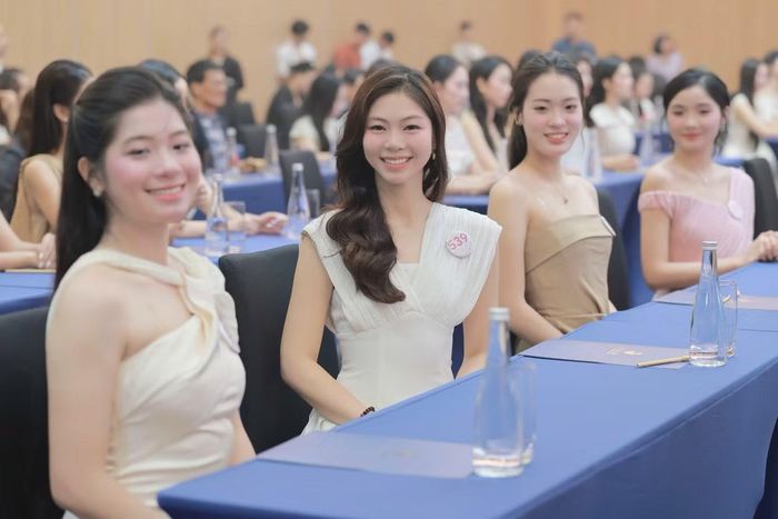 Mỗi người lựa chọn một phong cách riêng, từ thanh lịch, nữ tính đến hiện đại, cá tính.