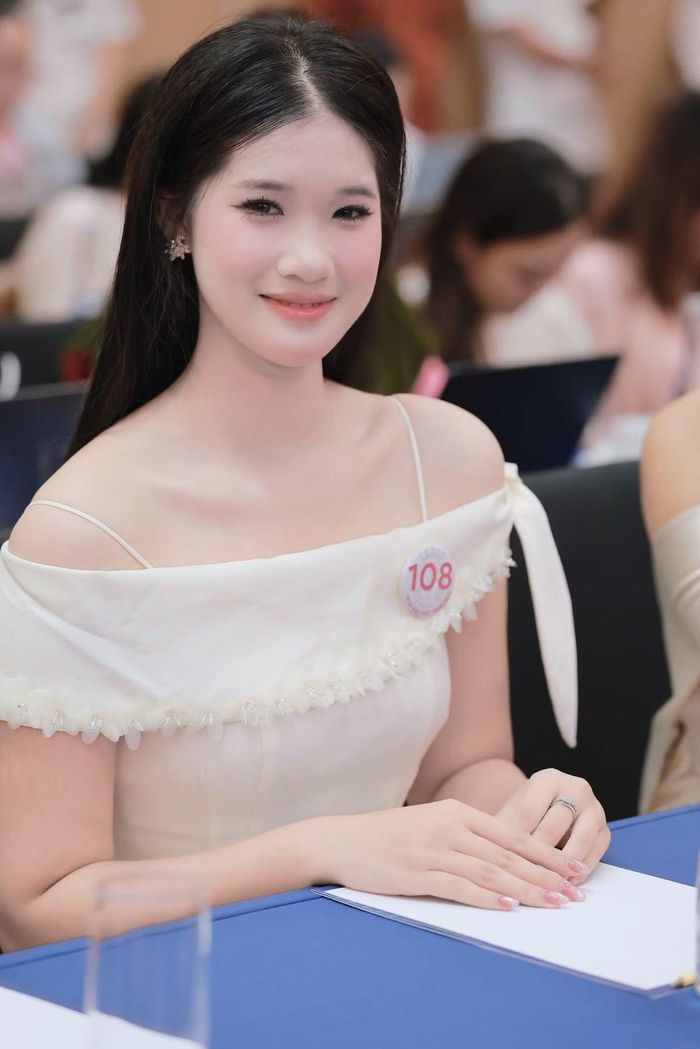 Đêm thi diễn ra lúc 20h ngày 10/10 tại Khu du lịch Quốc tế Đồi Rồng, Hải Phòng. 53 thí sinh tranh tài để tìm kiếm cơ hội bước tiếp.
