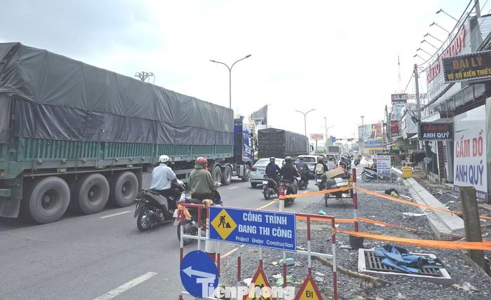 Việc cải tạo nút số 4 (Nguyễn Văn Linh - 3 Tháng 2) được khởi công tháng 4/2025, hiện đã xong mặt bằng. Chủ đầu tư yêu cầu nhà thầu tập trung thi công để hoàn thành vào cuối tháng 11. Đây là nút giao duy nhất đến nay đủ mặt bằng thi công và dự kiến về đích đúng tiến độ trong năm nay.