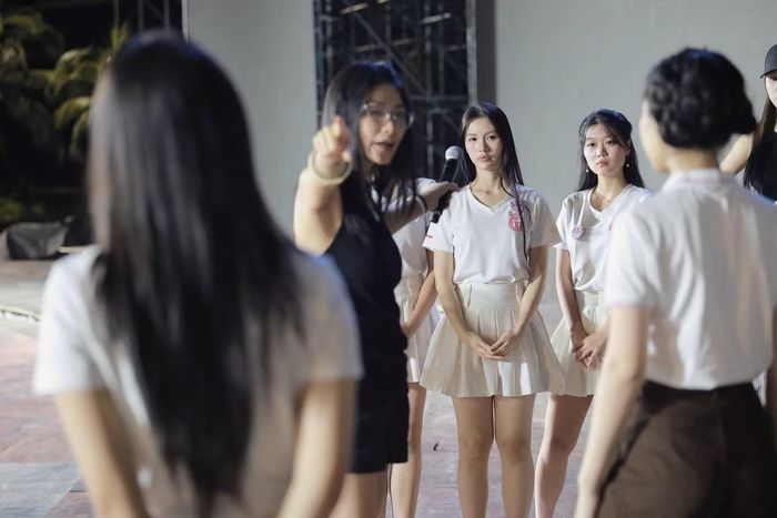 Ông Bùi Minh Thành - Chủ tịch Tập đoàn Hoàng Thành Group, Phó Trưởng Ban tổ chức Hoa hậu Việt Nam 2026 - cho biết sân khấu Hoa hậu Việt Nam không đơn thuần là sân khấu biểu diễn nghệ thuật với một số tiết mục, đây là phần thi dành cho tất cả thí sinh. Chính vì thế, đòi hỏi về mặt kỹ thuật lớn hơn và có tính chất khác biệt so với sự kiện thông thường.