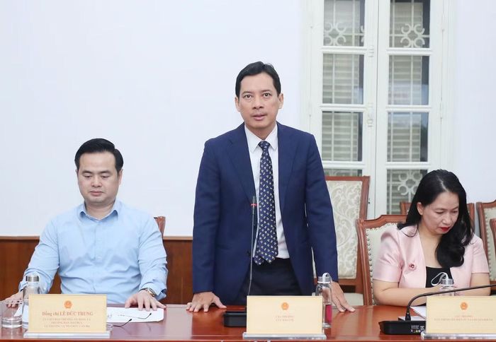  Ông Lê Quang Tự Do - Cục trưởng Cục Phát thanh, Truyền hình và Thông tin điện tử (giữa) - giữ chức Cục trưởng Cục Báo chí. Ảnh: Bộ VHTTDL. 
