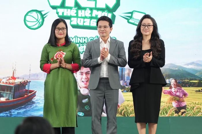 Hội đồng Ban Giám khảo cuộc thi gồm TS. Hà Ánh Phượng - Đại biểu Quốc hội khóa XV; CEO Nguyễn Văn Thanh - nhà sáng lập startup công nghệ xanh Aves; GS.TS Nguyễn Khánh Diệu Hồng, Viện trưởng Viện Nghiên cứu Giáo dục và Phát triển Nhân lực (từ trái qua).