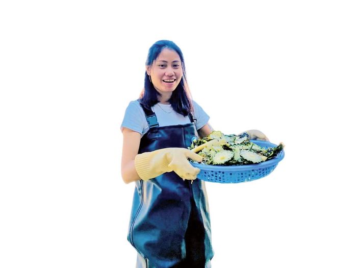 Chị Trần Thị Thanh khởi nghiệp thành công với ý tưởng biến vỏ dứa thành sản phẩm sinh học Ảnh: NVCC