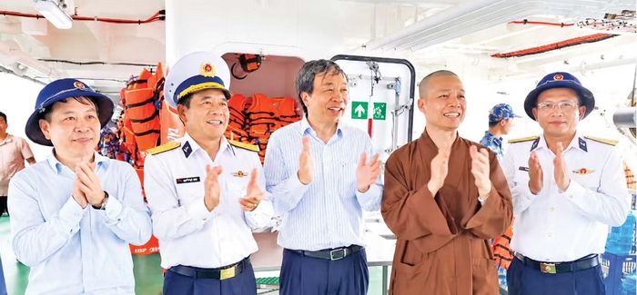 Ông Nguyễn Văn Trường- Giám đốc Doanh nghiệp Xây dựng Xuân Trường với những khoảnh khắc rất đỗi đời thường
