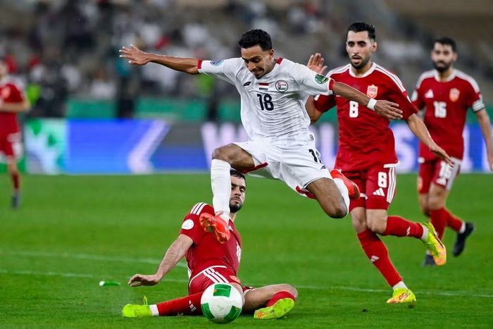 Dù phải chia tay Gulf Cup 2026, Yemen (áo trắng) vẫn để lại ấn tượng mạnh bằng thắng lợi 5-2 trước Bahrain.