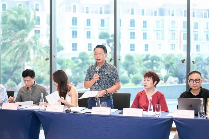 Theo phương án được ban tổ chức trao đổi tại cuộc họp, cả 53 thí sinh tham gia các phần thi áo dài và áo tắm trong đêm chung khảo. Từ hai phần thi này, ban giám khảo lựa chọn ra những thí sinh bước tiếp vào phần thi dạ hội. Sau đó, những gương mặt xuất sắc nhất sẽ giành quyền vào chung kết.