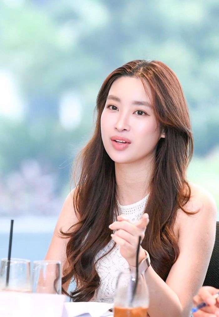 Hoa hậu Đỗ Mỹ Linh chia sẻ: "Dàn thí sinh năm nay có chất lượng rất đồng đều, trong đó có những cô gái cao tới 1,8 m. Nhiều thí sinh có làn da đẹp, gương mặt khả ái. Tôi tin tưởng cuộc thi tìm được người chiến thắng xứng đáng".