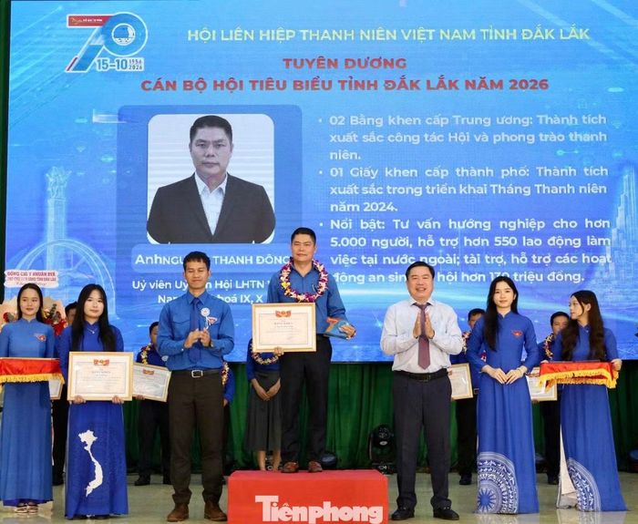 Anh Nguyễn Thanh Đông - Ủy viên Ủy ban Hội LHTN Việt Nam tỉnh, được tuyên dương.