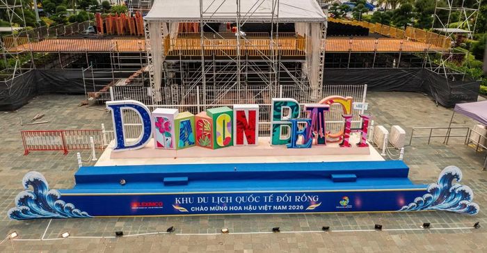 Khu Du lịch Quốc tế Đồi Rồng - Dragon Ocean Đồ Sơn nằm tại khu vực Đồ Sơn, Hải Phòng, có quy mô khoảng 480 ha. Quần thể được phát triển theo mô hình du lịch, nghỉ dưỡng và vui chơi giải trí ven biển, với các hạng mục như bãi biển Dragon Beach, sân golf, khách sạn và công viên giải trí.