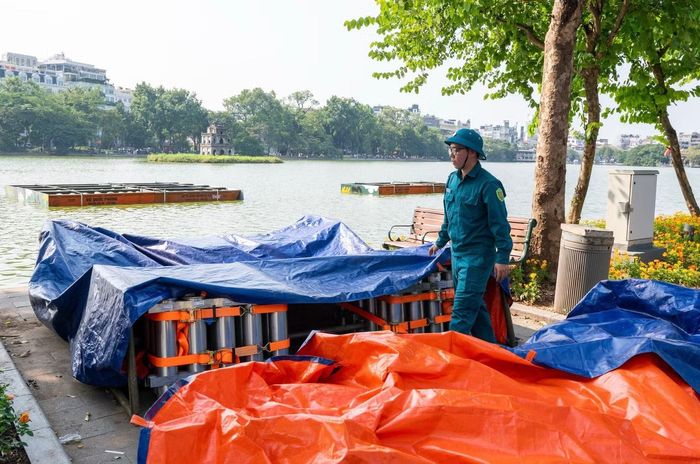 Công tác bố trí trận địa pháo tại Hồ Hoàn Kiếm, Hồ Tây được các lực lượng triển khai khẩn trương.