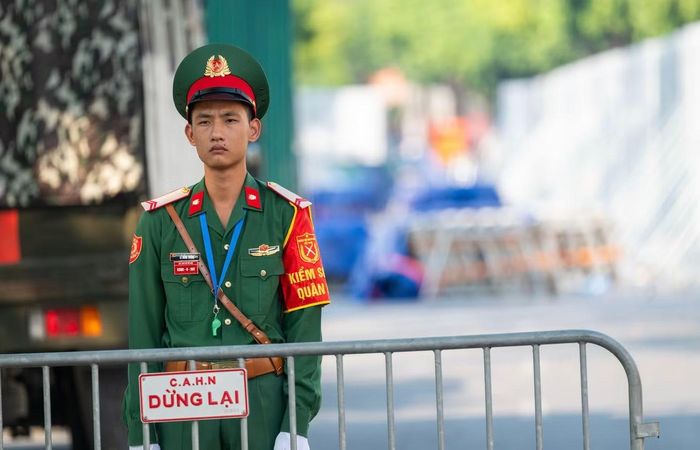 Khu vực pháo hoa được bảo vệ nghiêm ngặt, đảm bảo an toàn tuyệt đối cho các trận địa.