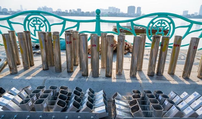 Trận địa số 2 tại khu vực phố Quảng Khánh (phường Tây Hồ) có lượng pháo tầm cao lớn nhất đợt này với 1.800 quả, cùng 475 quả pháo tầm thấp.