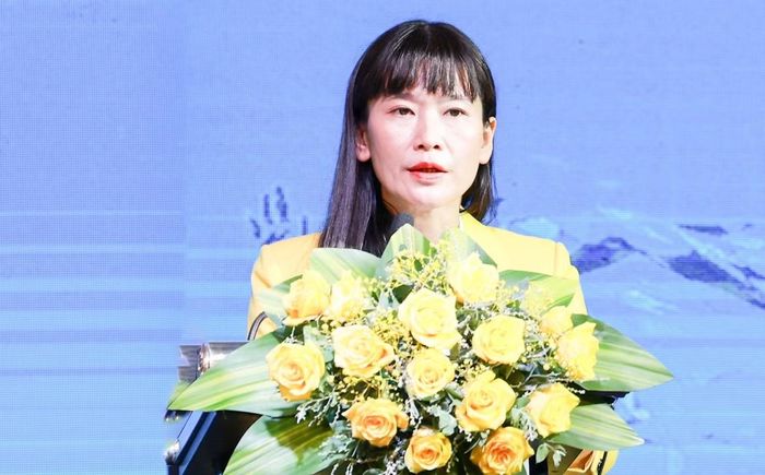 Bà Trịnh Thị Hồng Vân - Chủ tịch Công ty TNHH Nhà nước Một thành viên Yến Sào Khánh Hoà, phát biểu tại buổi họp báo.