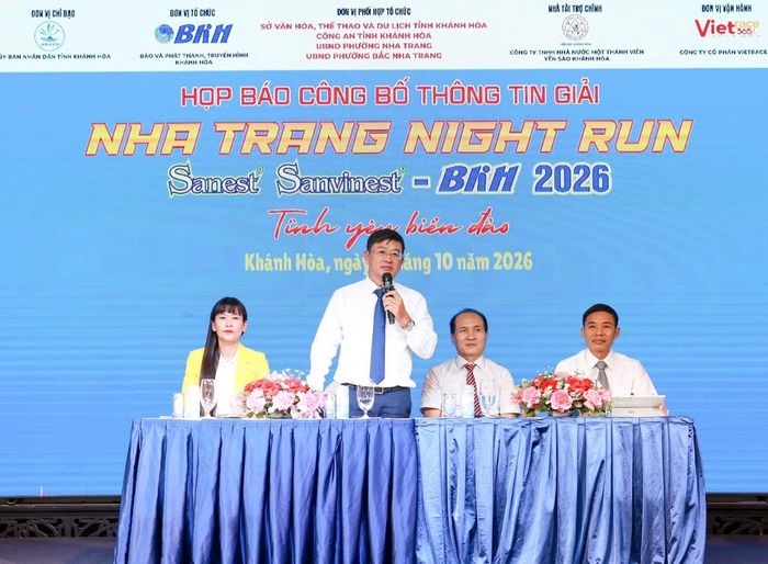 Ông Lê Hoàng Triều - Giám đốc Báo và Phát thanh, Truyền hình Khánh Hòa, thông tin về giải.