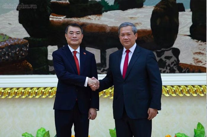 Hai Thủ tướng chụp ảnh chung trước hội đàm. Ảnh: VGP
