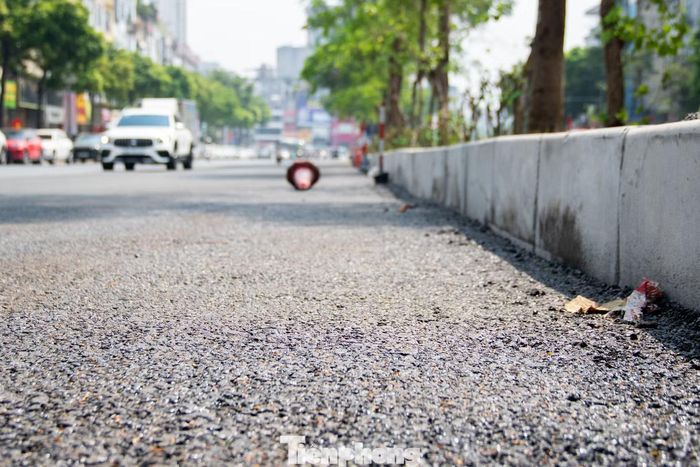 Đến ngày 9/10, các hạng mục chính để mở rộng lòng đường, tổ chức 3 làn xe chạy cơ đã thành hình.