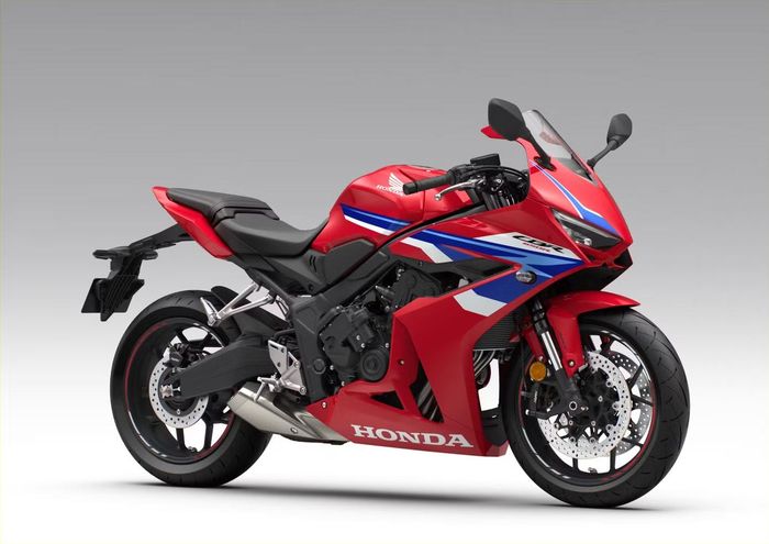 Mẫu mô tô phân khối lớn Honda CBR650R có giá gần 267 triệu đồng.