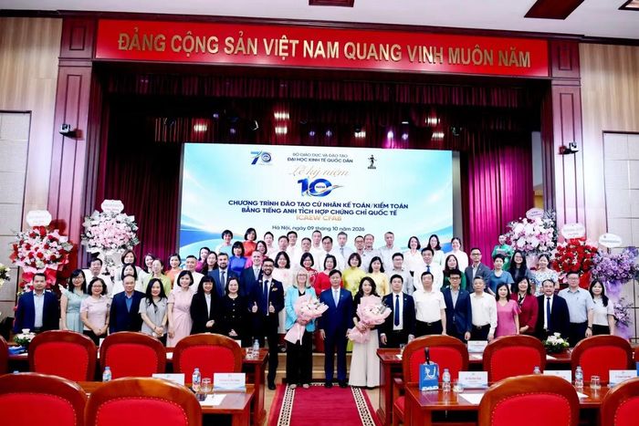 Các đại biểu tham dự chương trình cùng chụp ảnh lưu niệm