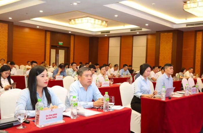 Các đại biểu dự hội nghị.