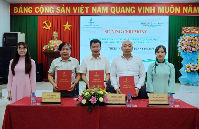 Ban QLDA Nhiệt điện Long Phú 1 và Liên danh PETROCONS - QINGDAO HUACHEN ký kết Gói thầu T02 “Thử nghiệm và chạy thử toàn nhà máy”.