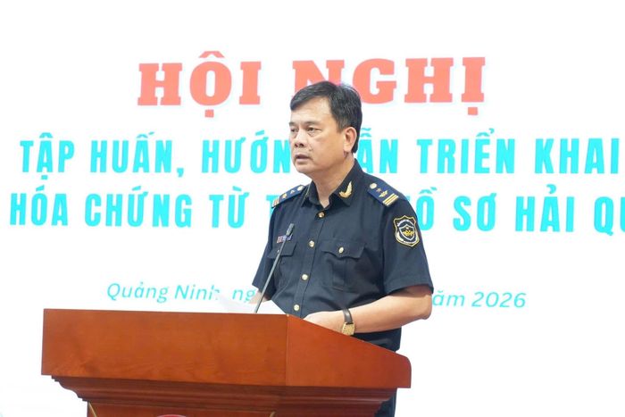 Đồng chí Ngô Tùng Dương - Phó Chi cục trưởng Chi cục Hải quan khu vực VIII phát biểu tại Hội nghị ngày 8/10.