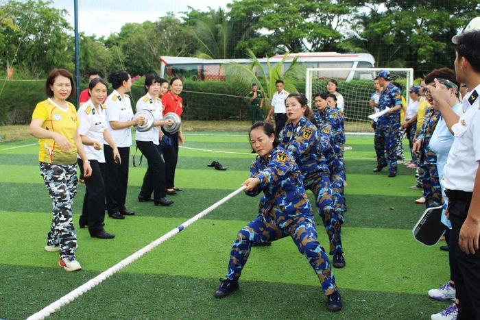 Nội dung thi kéo co thu hút sự tham gia, cổ vũ nhiệt tình của cán bộ, hội viên phụ nữ các cơ quan, đơn vị.