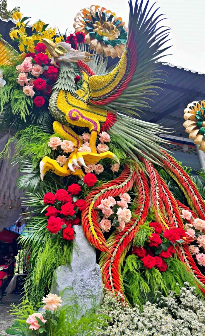 Linh vật rồng, phụng sau khi hoàn thiện không chỉ đạt tiêu chí về thẩm mỹ mà còn có hồn, thần thái