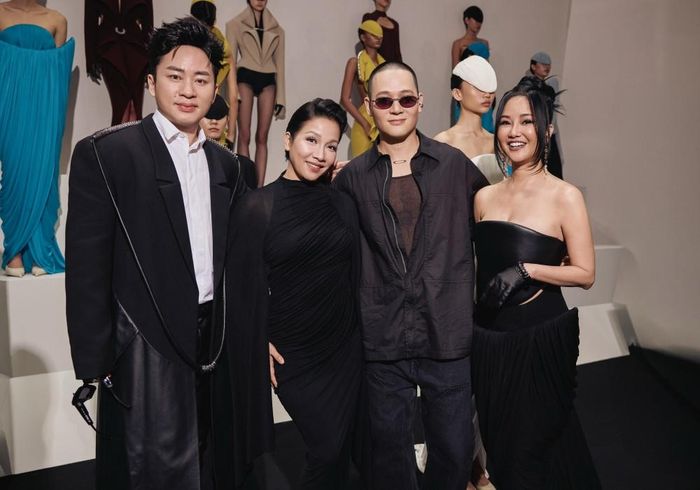 Divo Tùng Dương cùng 2 diva Mỹ Linh, Hồng Nhung hội ngộ NTK Cường Đàm sau show diễn. Cả 3 dành nhiều thiện cảm cho tài năng, tư duy sáng tạo và dấu ấn riêng của nhà thiết kế.