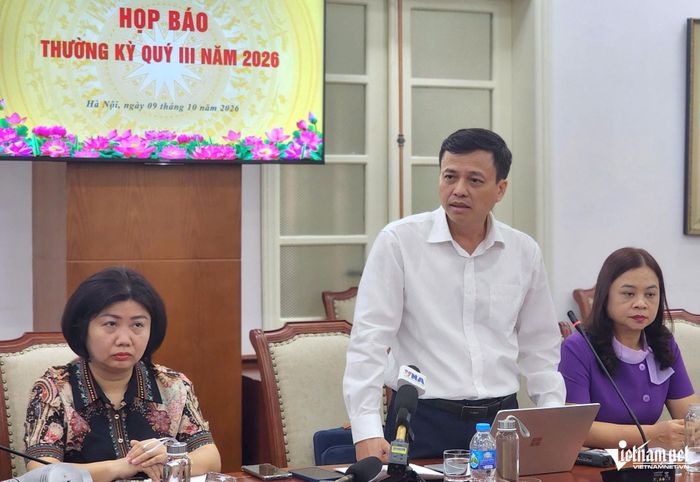 Phó Cục trưởng Cục Điện ảnh Đỗ Quốc Việt trả lời các câu hỏi của phóng viên về phim ngắn.