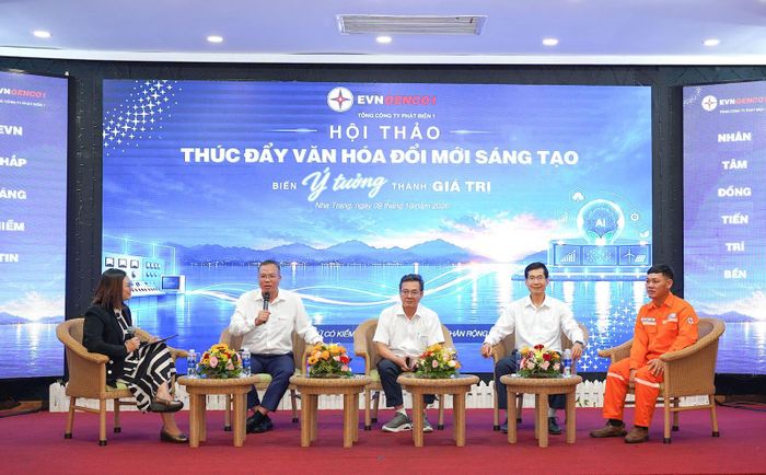 Ông Lê Hải Đăng - Tổng Giám đốc EVNGENCO1 trao đổi tại tọa đàm “Điều gì đang cản trở người EVNGENCO1 đổi mới?”, tập trung nhận diện rào cản và giải pháp thúc đẩy đổi mới sáng tạo
