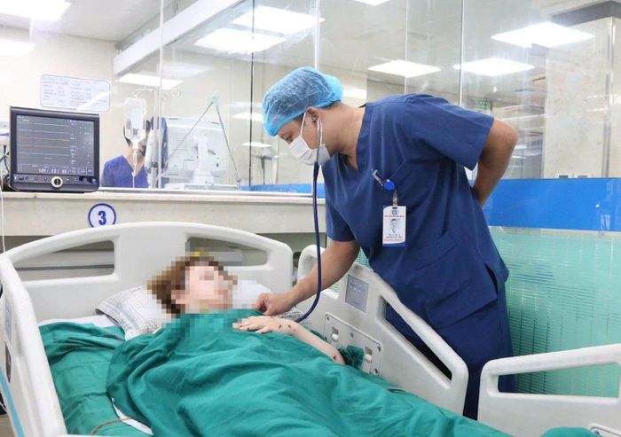 Nữ bệnh nhân 23 tuổi sau tai nạn giao thông bị chấn thương tim nguy kịch được các bác sĩ đã tiến hành cấp cứu, phẫu thuật cứu sống thành công.