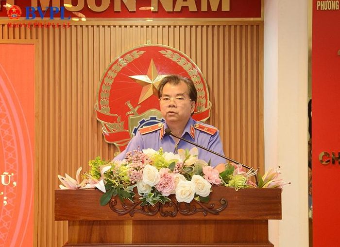  Đồng chí Lại Văn Loan, Phó Viện trưởng VKSND TP Hồ Chí Minh phát biểu tại hội nghị.