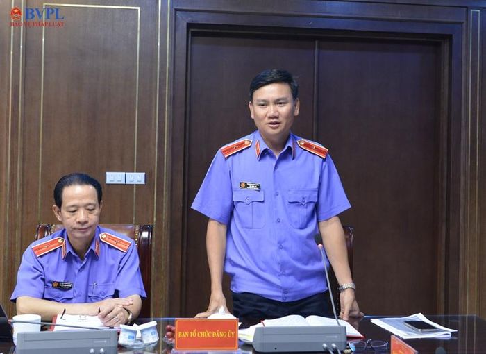 Đồng chí Vũ Văn Tư, Ủy viên Ban Chấp hành Đảng bộ, Phó Trưởng Ban Tổ chức, Phó Chánh Văn phòng Đảng ủy VKSND tối cao, phát biểu đánh giá về sinh hoạt chuyên đề của Chi bộ Vụ 3.